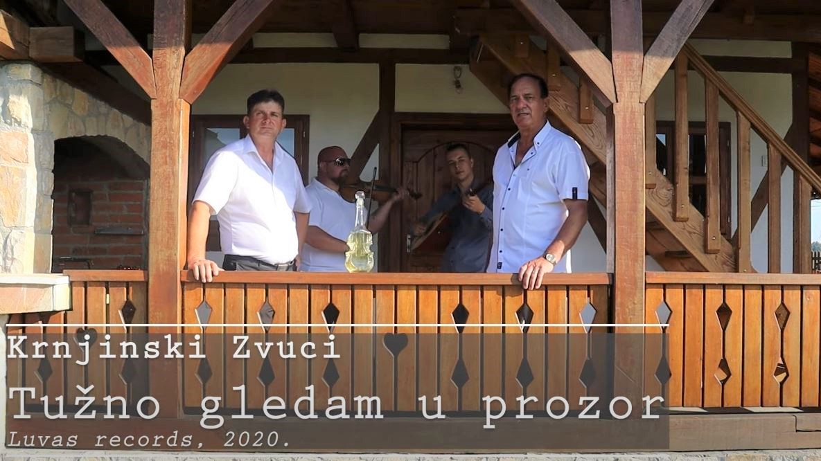 Krnjinski Zvuci - Tužno gledam u prozor (Video + Tekst)